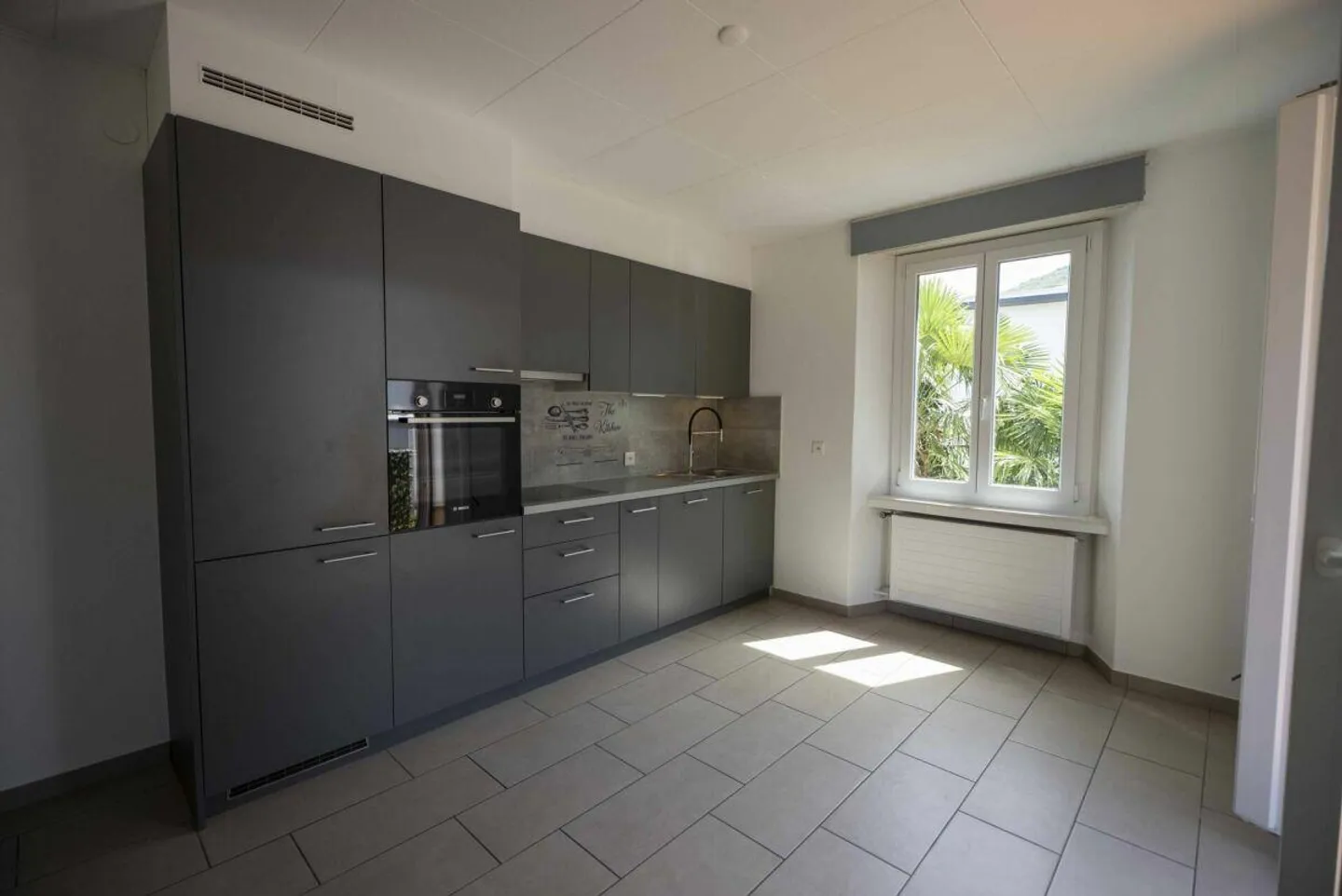 Vendiamo interessante casa a Camorino - Foto 8 di 16