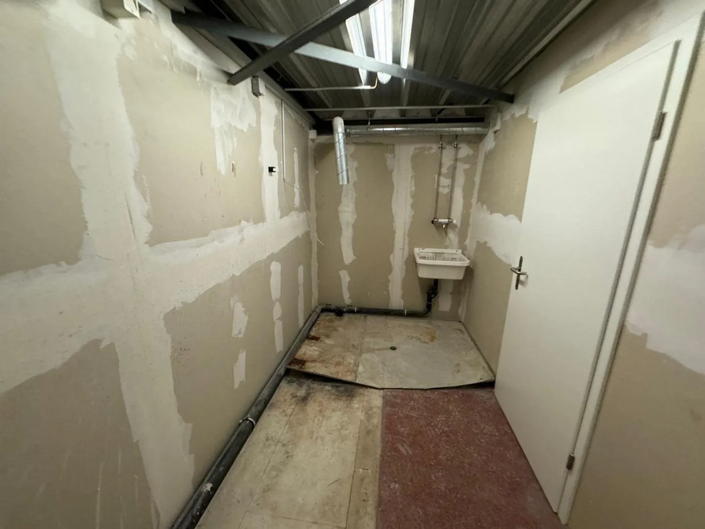 Petite surface de stockage à Lausen - Photo 9 sur 11