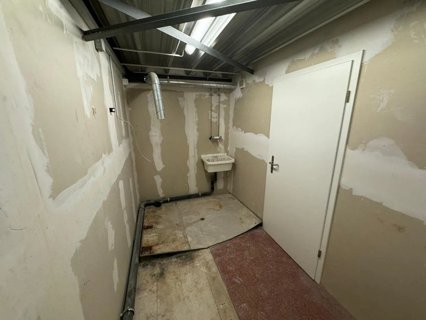 Petite surface de stockage à Lausen - Photo 10 sur 11