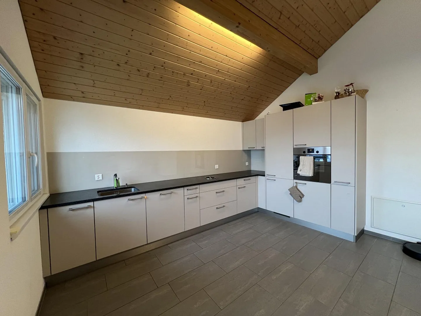 Appartamento attico affascinante di 3,5 locali con balcone a Oberriet - Foto 3 di 10