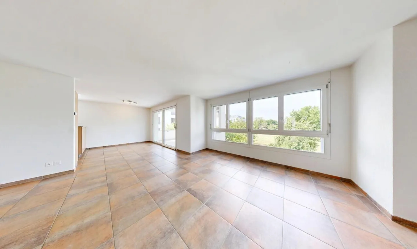 Spacious and Bright Apartment with a View in Ipsach - Photo 1 of 11