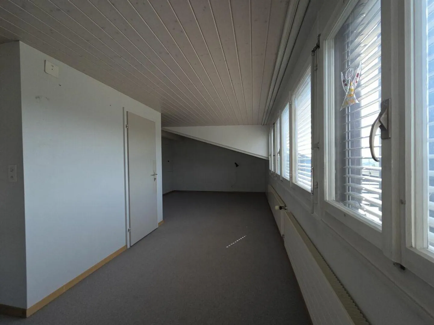 À vendre maison individuelle de 6½ pièces avec un grand espace extérieur - Photo 9 sur 10