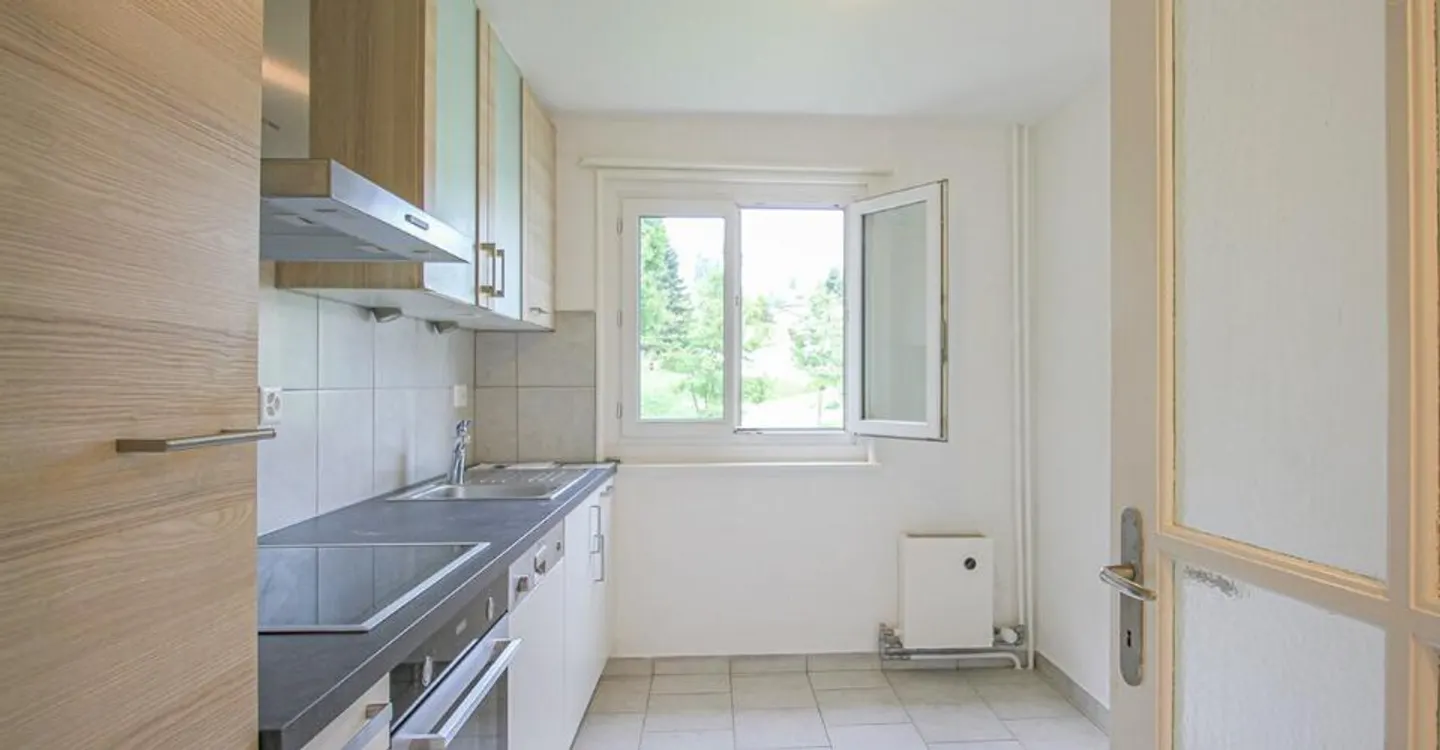 3.5-room apartment on the 2nd floor with balcony - Photo 2 of 8