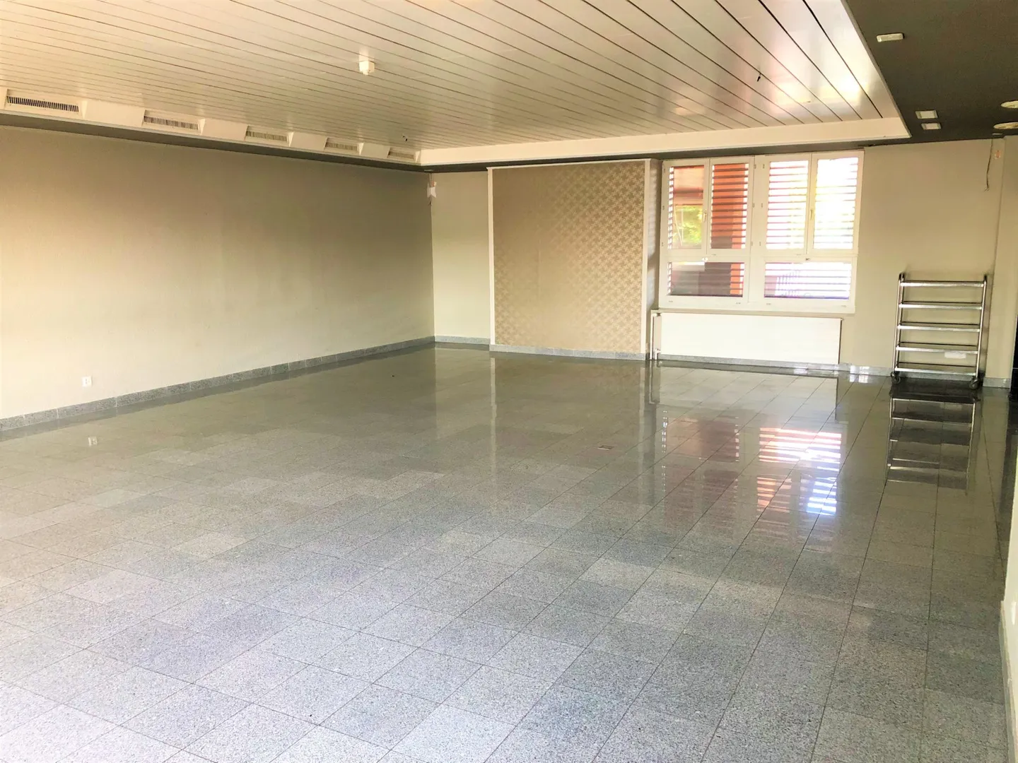 Commercial Space - Salon - Studio - Hobby - Photo 3 of 4