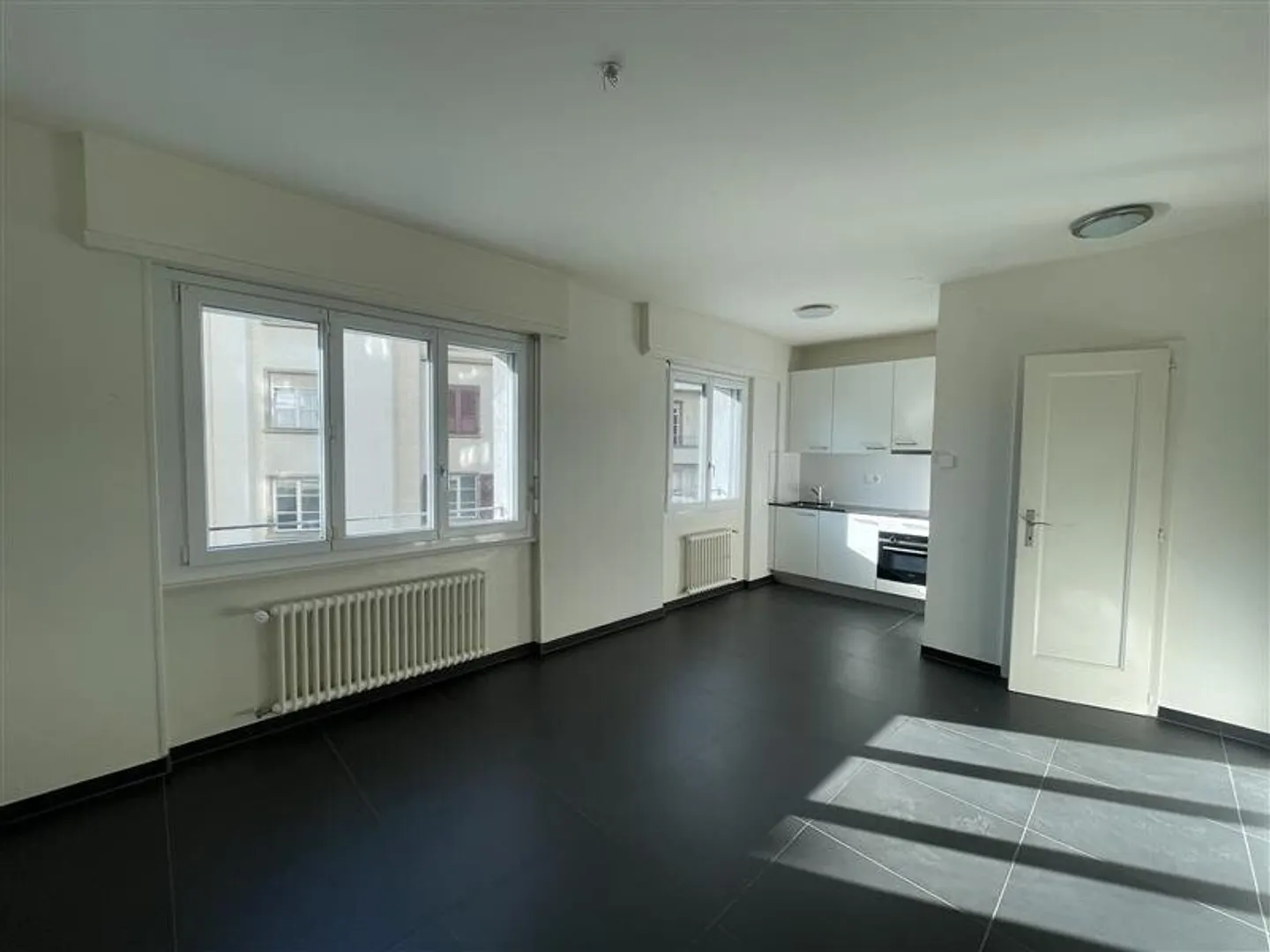 Beautiful recently renovated studio - Photo 1 of 4