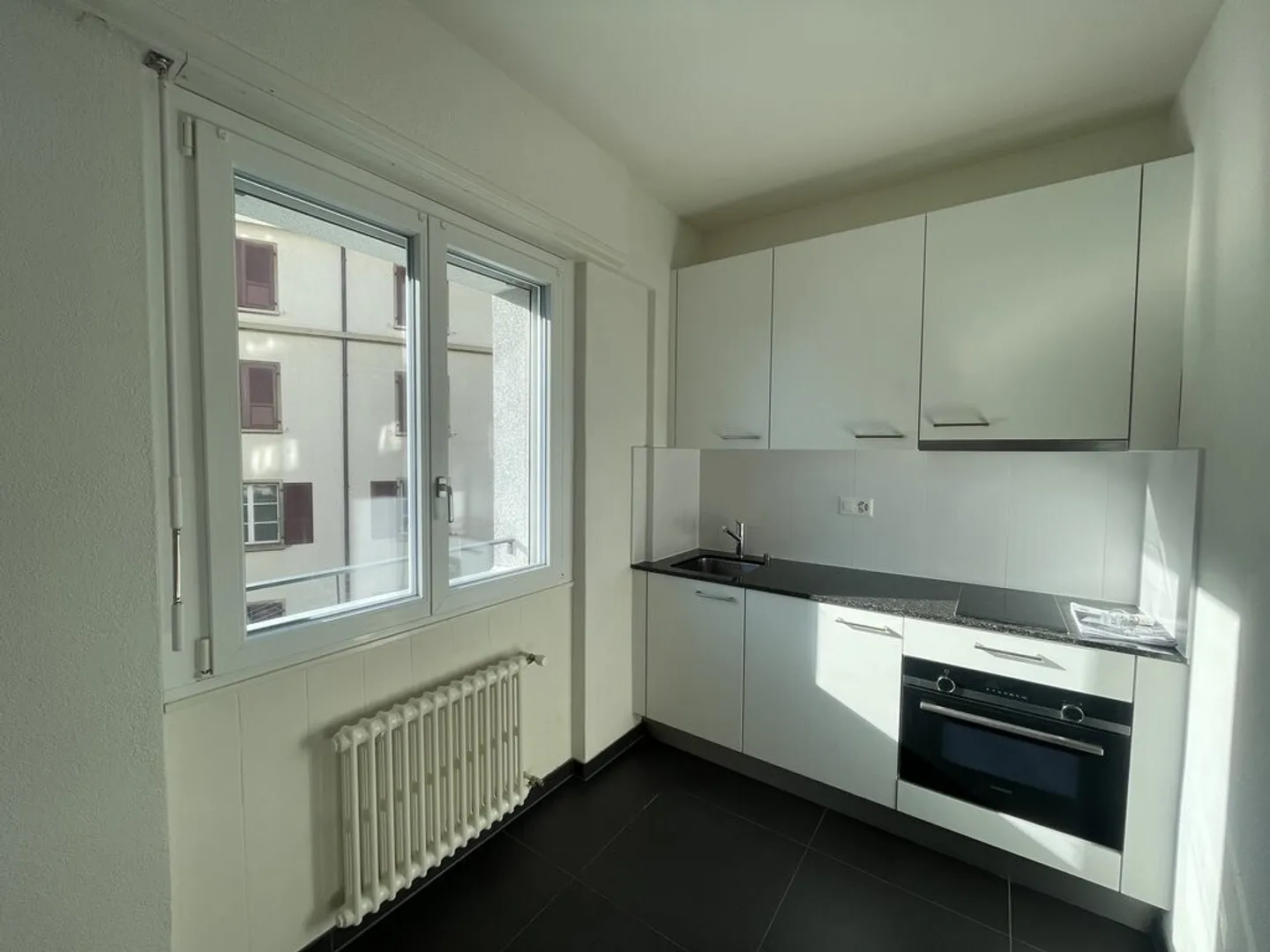 Beautiful recently renovated studio - Photo 2 of 4