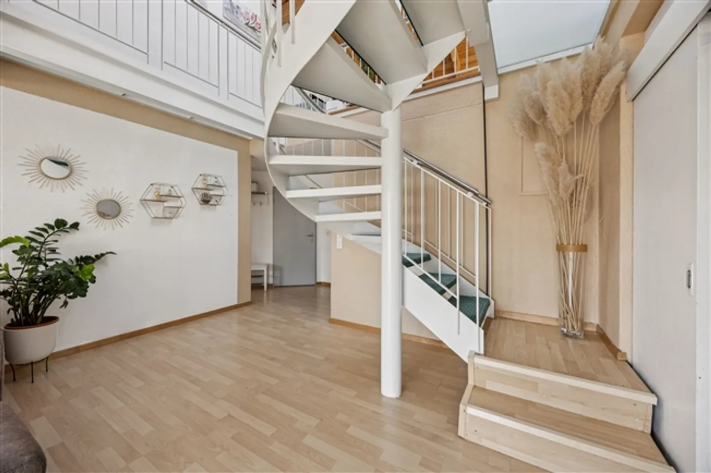 Maisonette luminosa di 5,5 stanze in vendita a Hunzenschwil - Foto 4 di 13