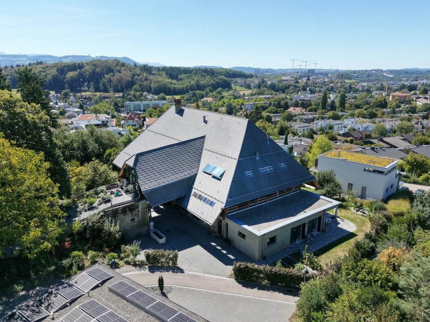 Appartamento loft esclusivo con spazi esterni soleggiati, vista libera, garage XXL e posto auto esterno coperto - Foto 2 di 25