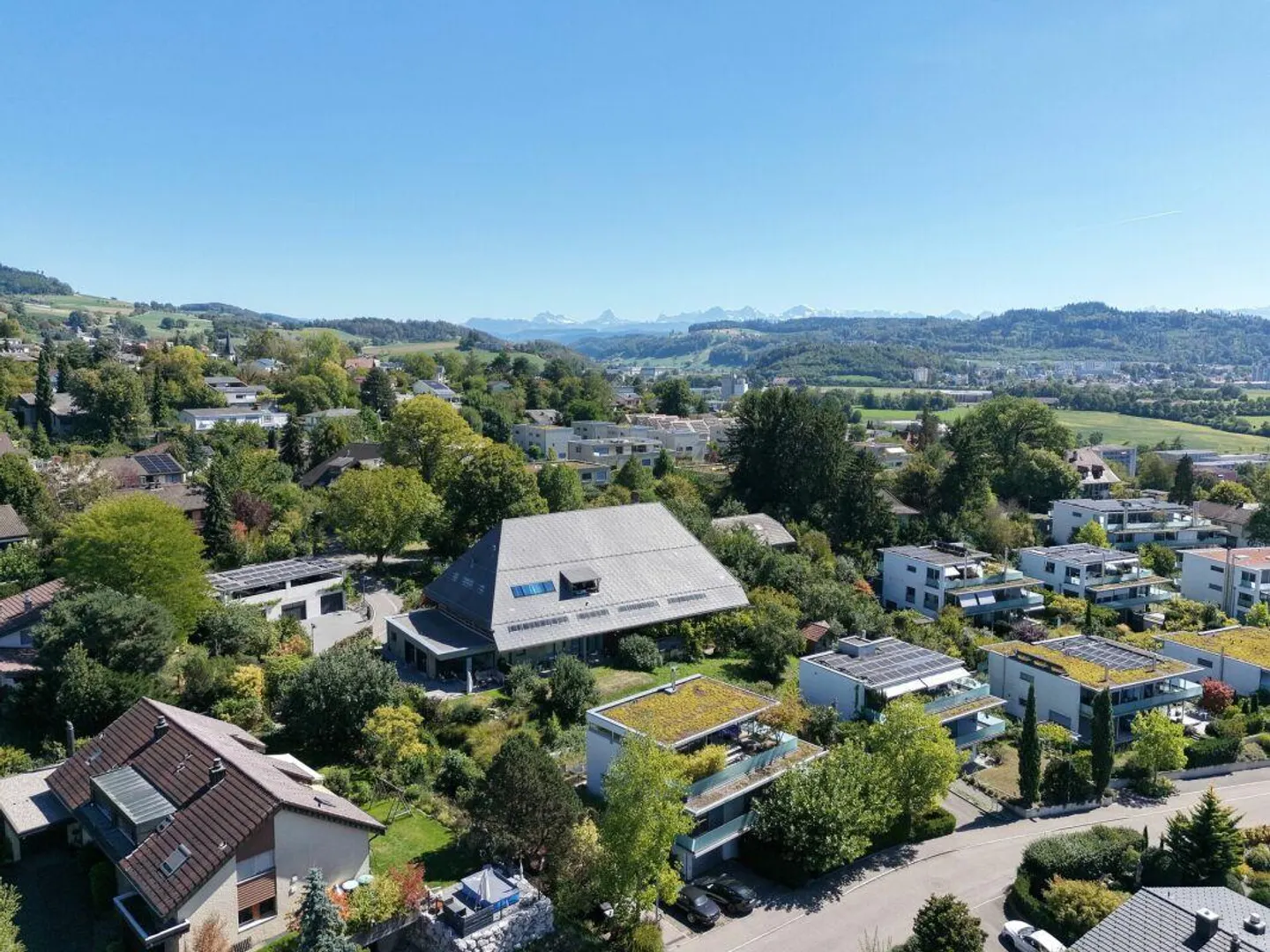 Appartamento loft esclusivo con spazi esterni soleggiati, vista libera, garage XXL e posto auto esterno coperto - Foto 22 di 25