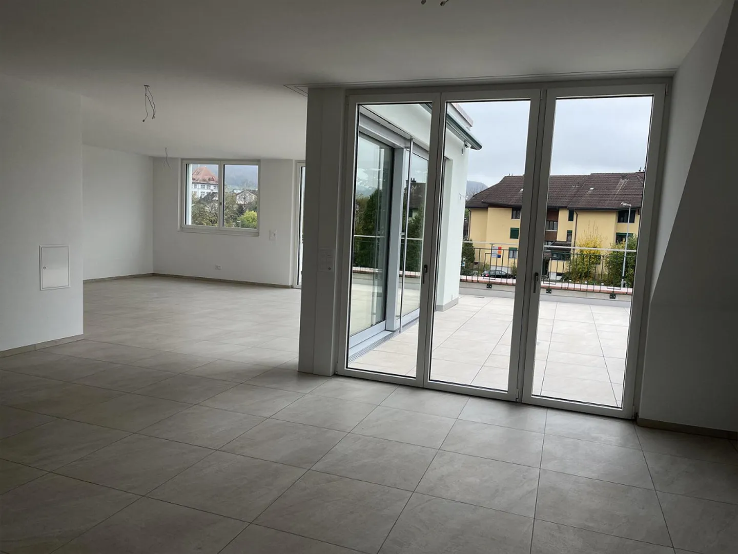 Neubau Erstbezug moderne 5,5 Zimmer Maisonette - Foto 3 von 11