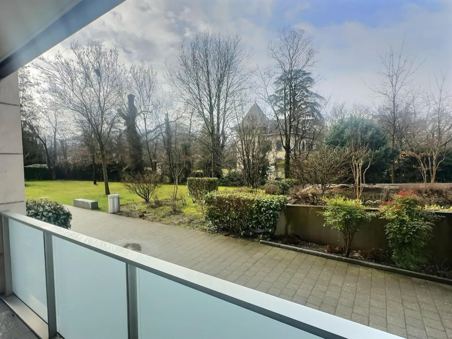 Geräumige Wohnung mit Terrassen - Foto 2 von 2