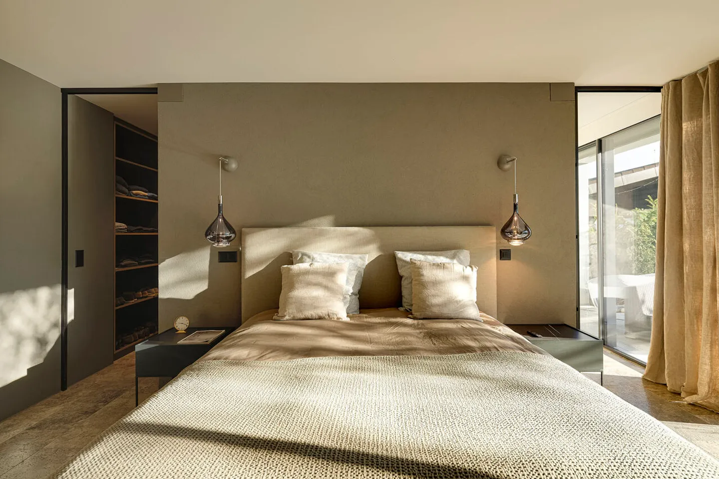 Le jardin intérieur - Une maison en pierre, lumière et eau. - Photo 7 sur 13