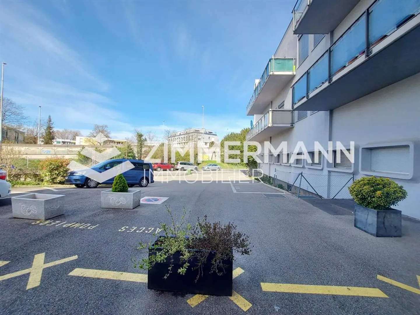 Place de Parking Extérieur - Photo 2 sur 3