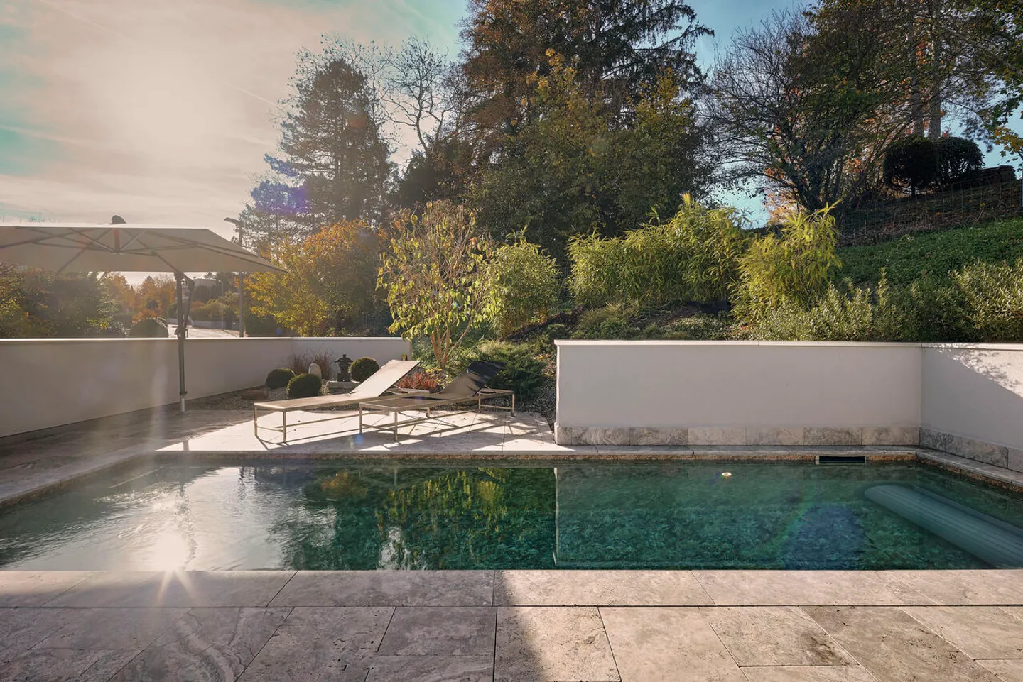 Le jardin intérieur - Une maison en pierre, lumière et eau. - Photo 13 sur 13