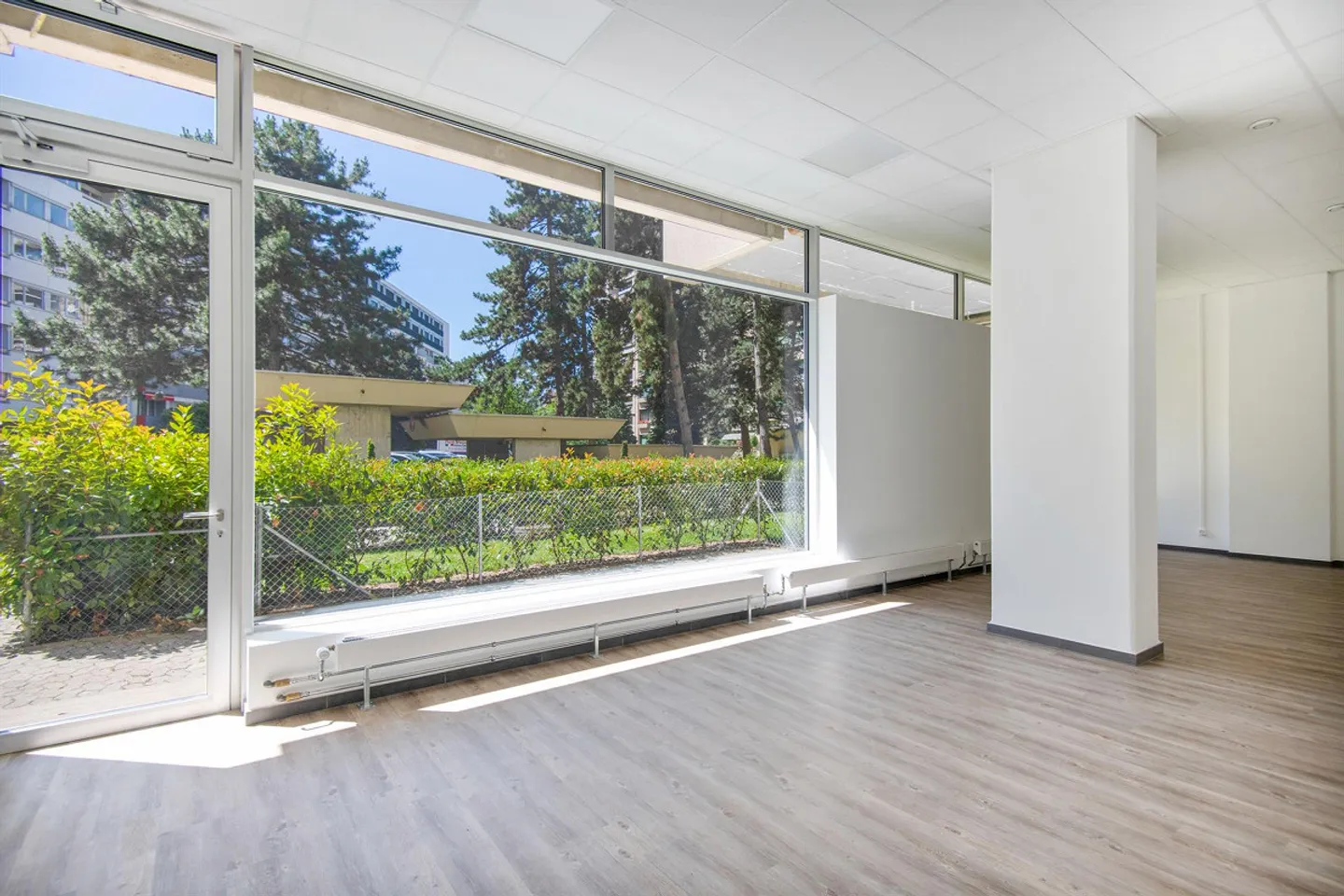 Spazio Commerciale in Posizione Privilegiata - Foto 2 di 6