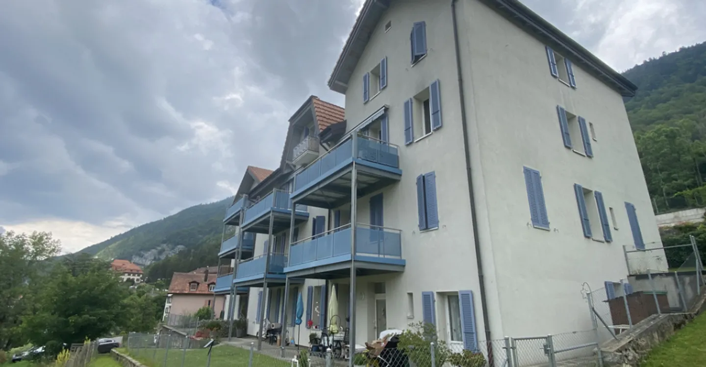 Spacieux balcon avec vue dégagée - Foto 1 von 7