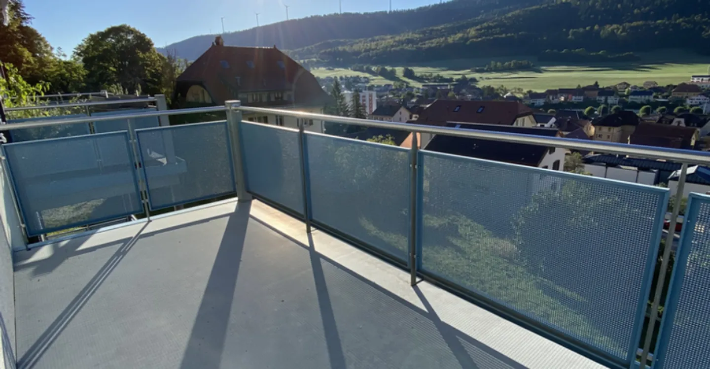 Spacieux balcon avec vue dégagée - Foto 6 von 7