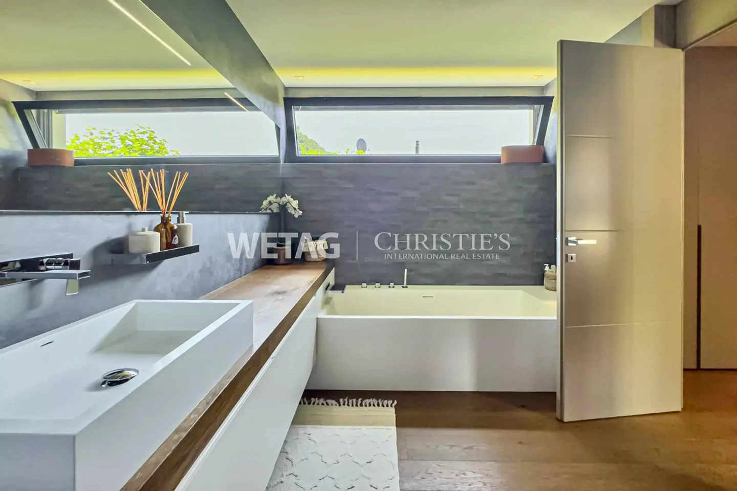 Lugano-Morcote : Villa moderne avec piscine, vue sur le lac et espace spa à vendre - Photo 8 sur 13