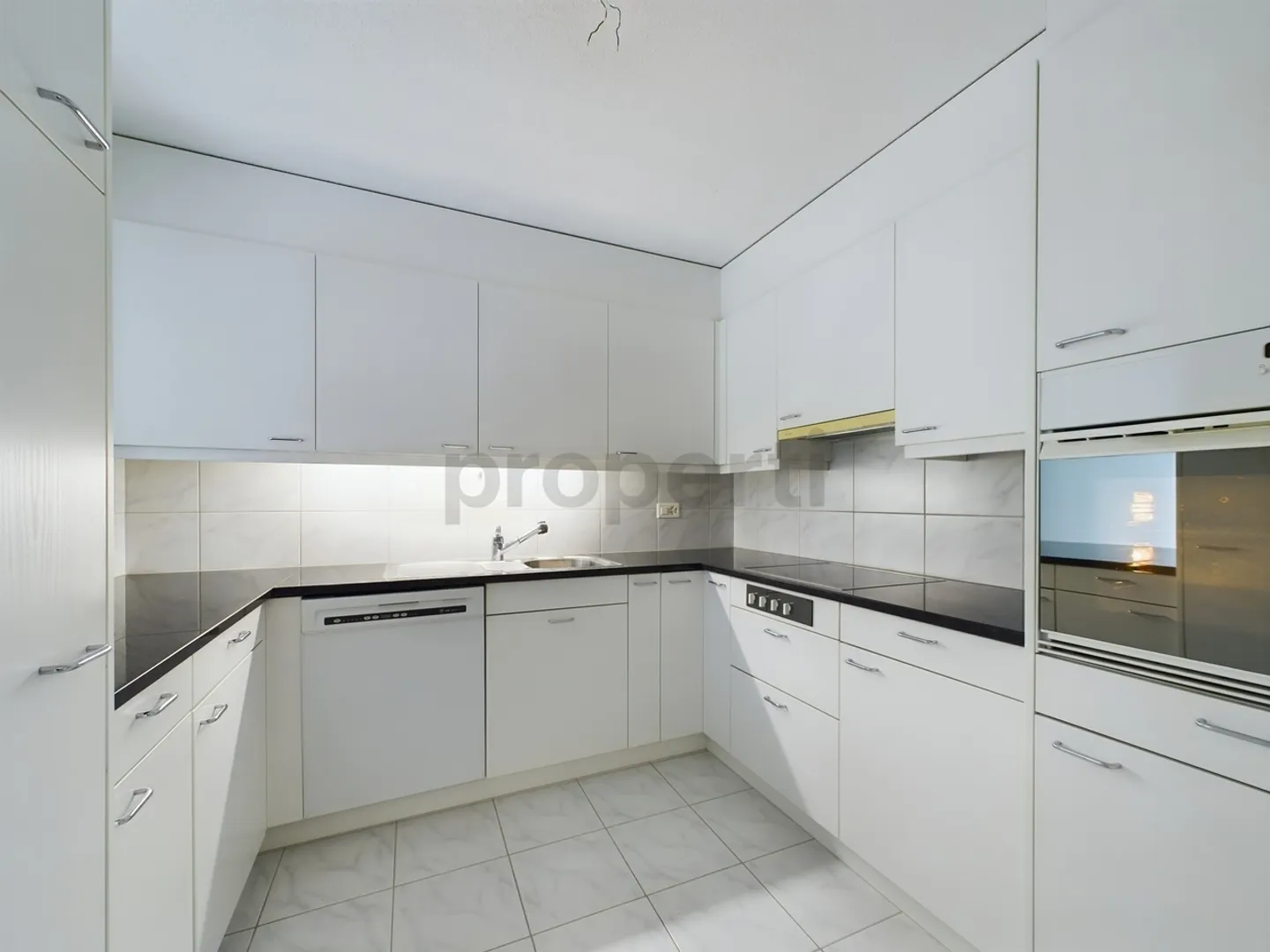 Charming 3.5-room apartment in Samstagern, Canton ZH - Photo 2 of 13