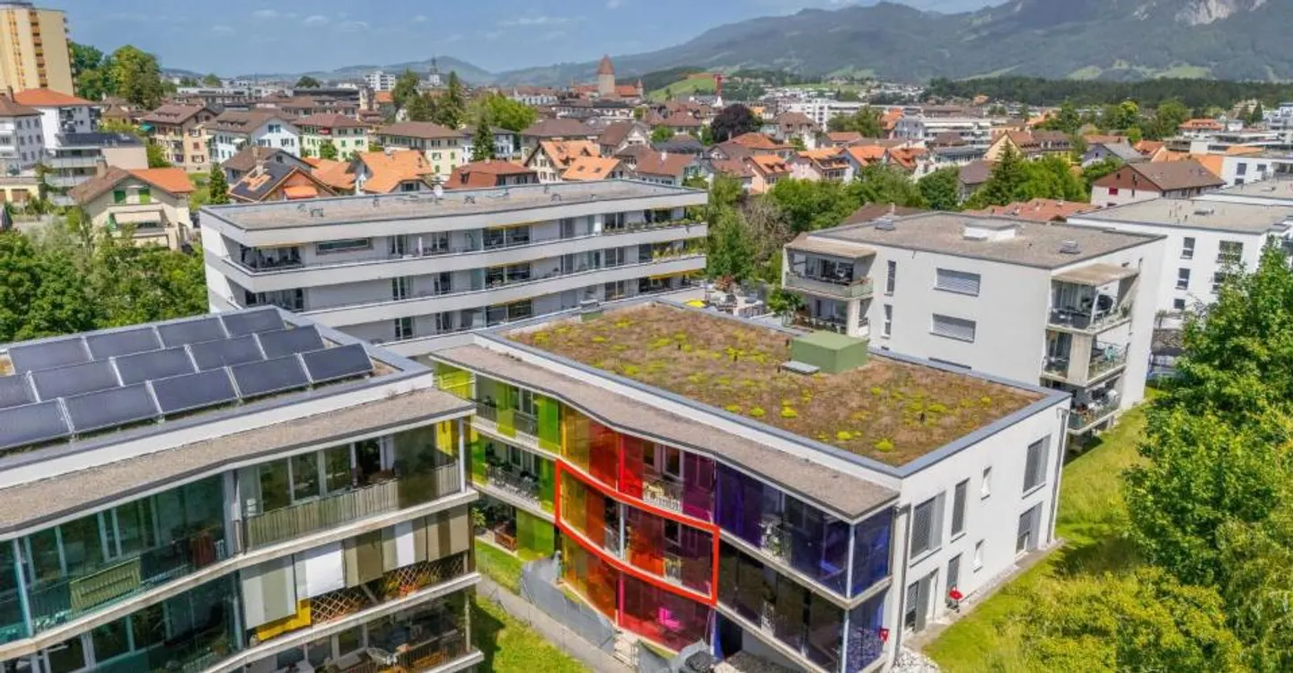 Un appartement 2.5 pièces avec loggia et revenu locatif immédiat - Foto 1 di 12