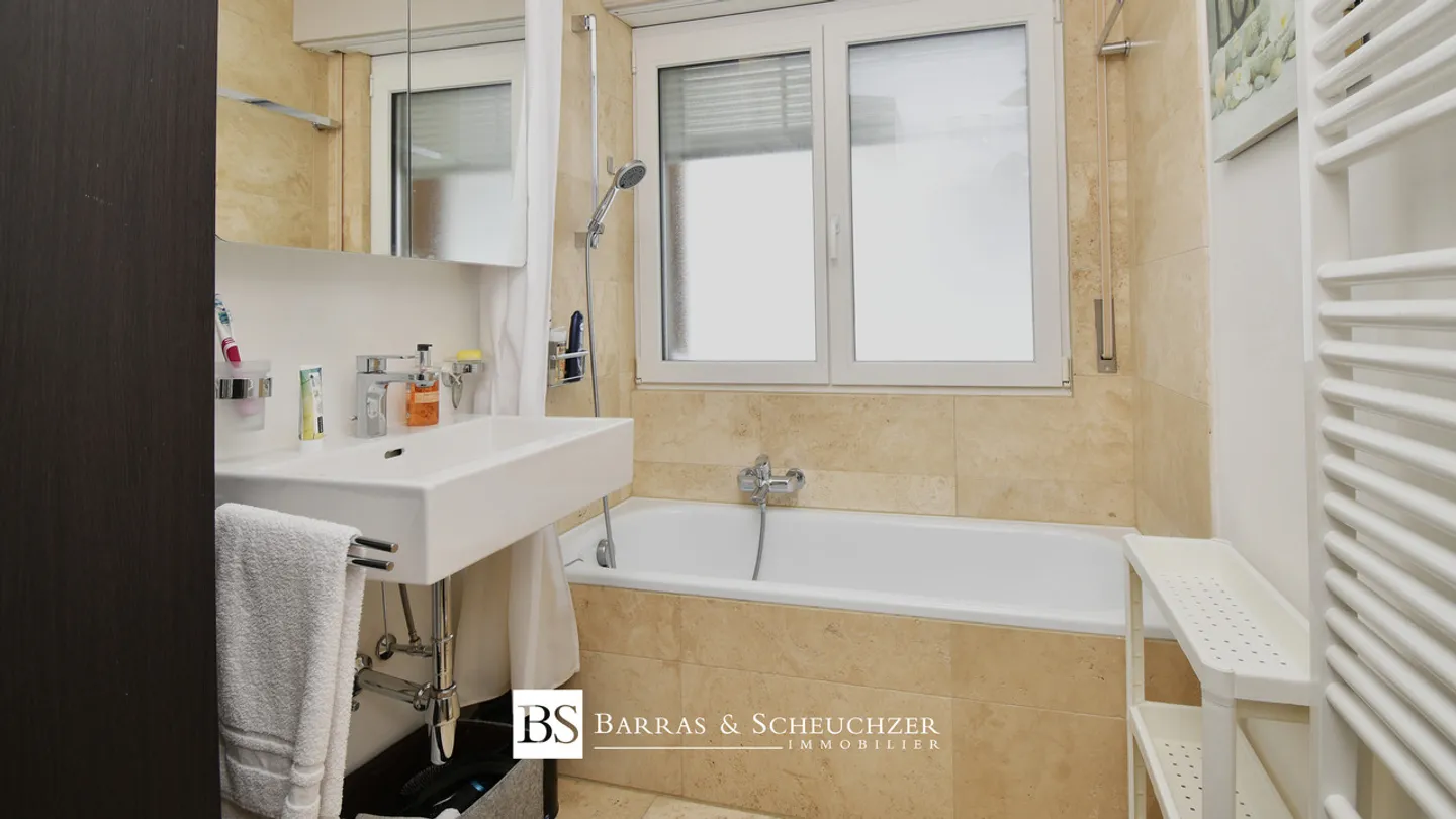 Incantevole appartamento ristrutturato di 2,5 locali con vista magnifica - Foto 7 di 9