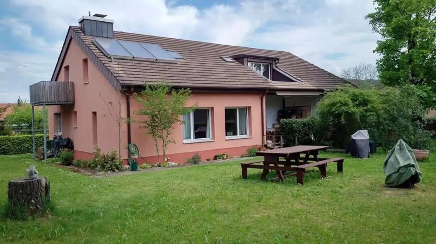 Appartamento accogliente di 2,5 stanze con grande patio giardino - Foto 1 di 12