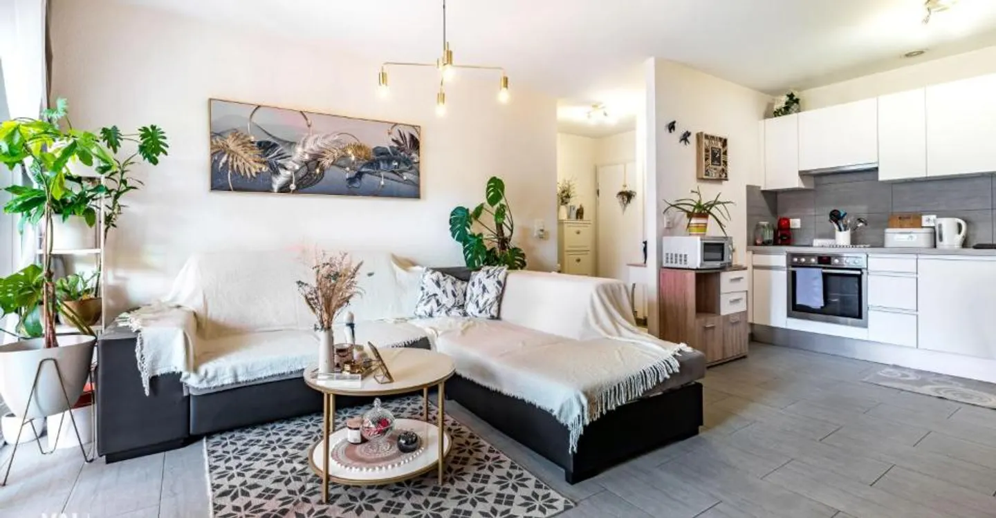 Un appartement 2.5 pièces avec loggia et revenu locatif immédiat - Foto 2 di 12