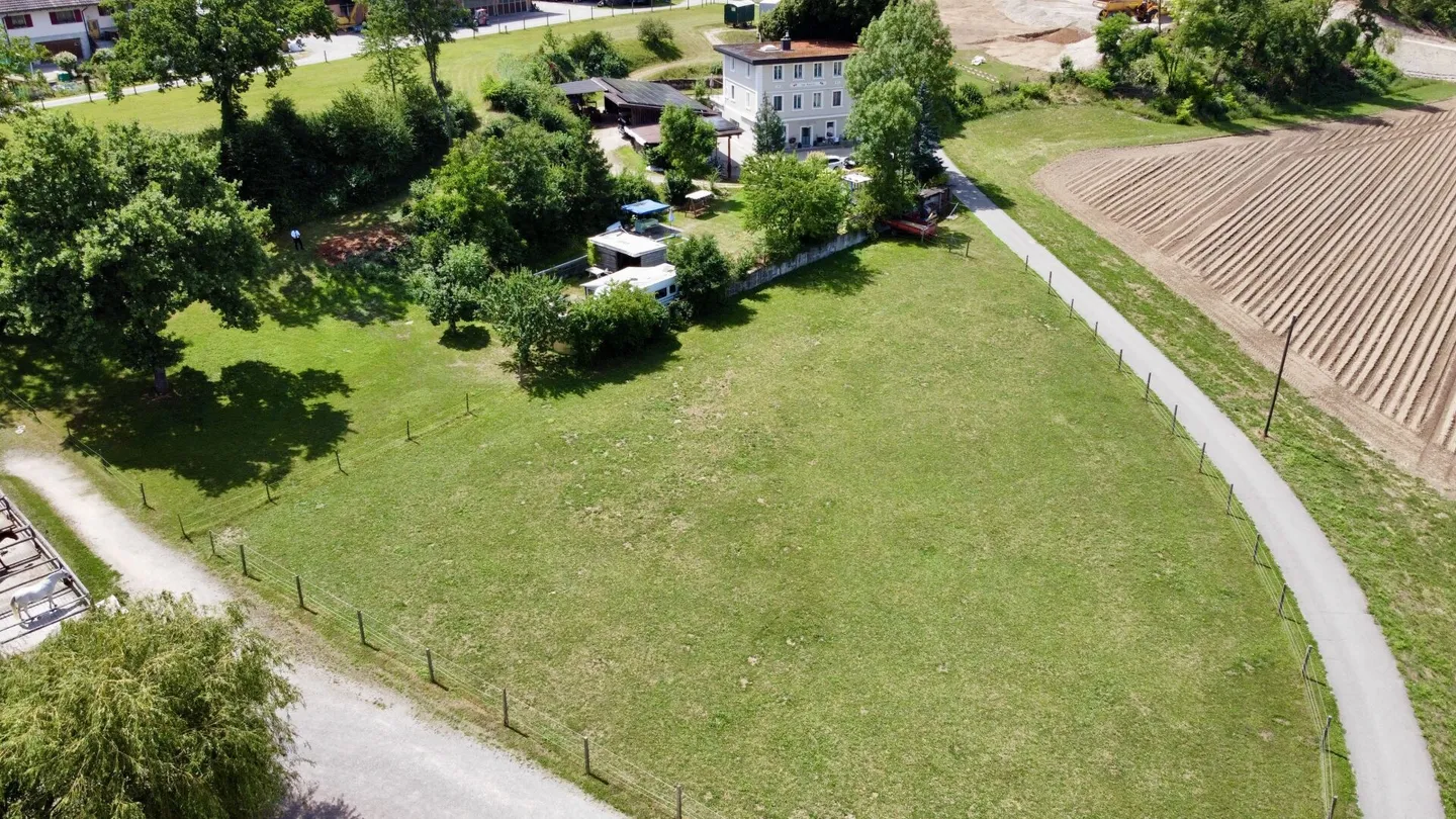Vivere nella regione di Zurigo! "Tanto spazio per persone e animali" a Weiach - Foto 14 di 15