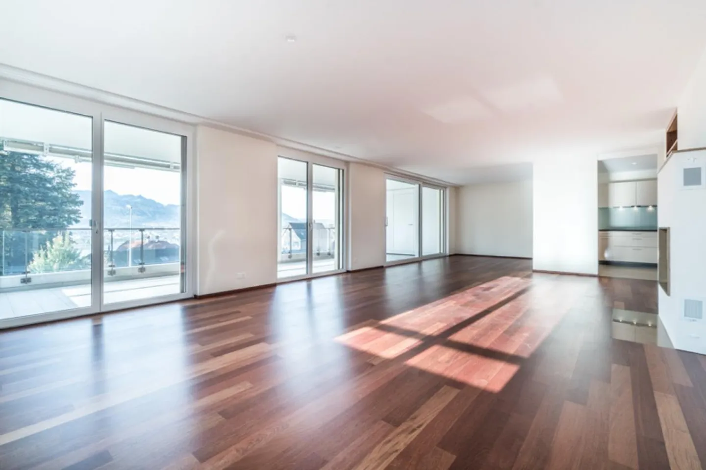 Attika-Traumwohnung mit Seeblick! - Foto 3 von 10