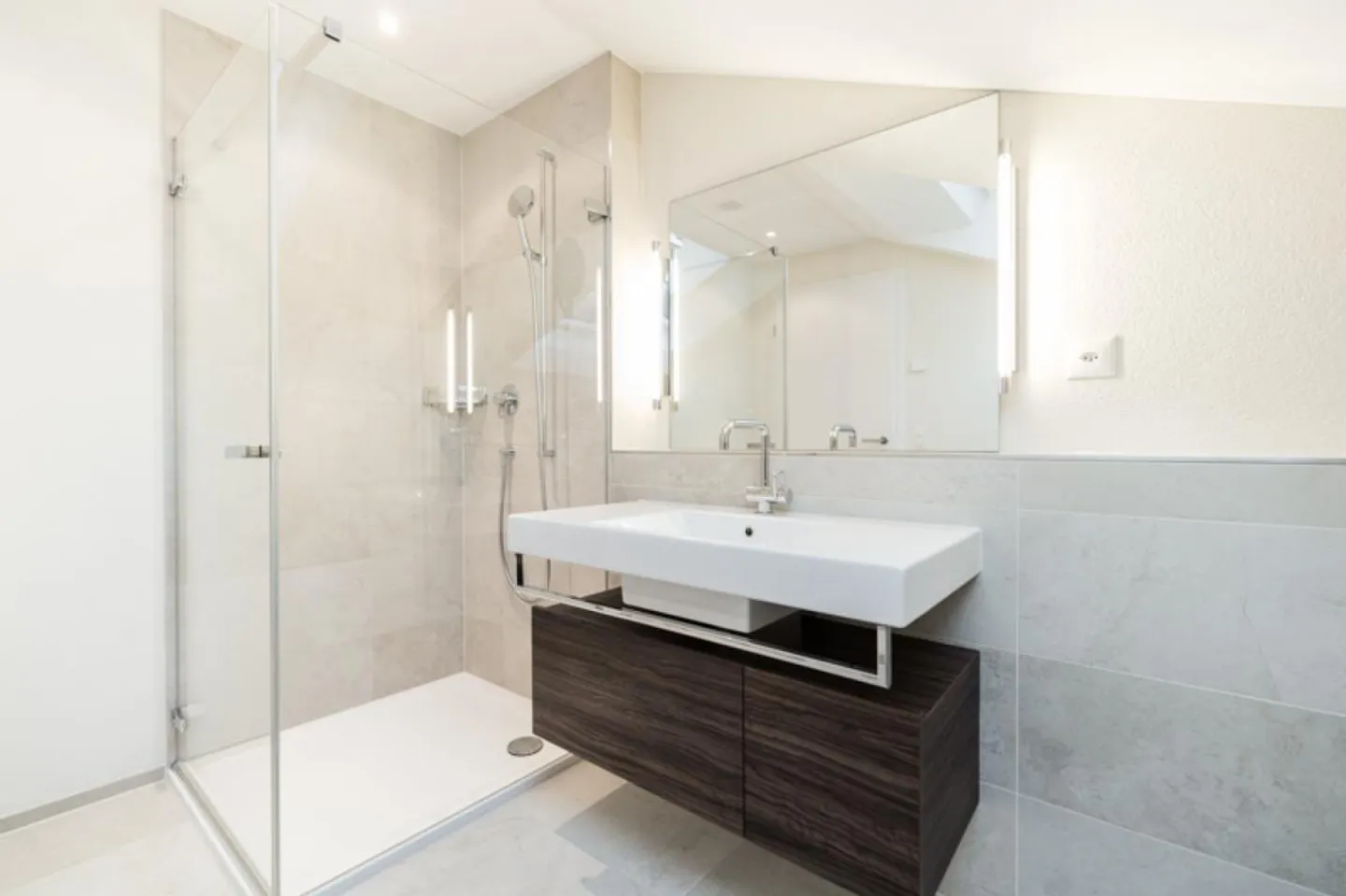 Attika-Traumwohnung mit Seeblick! - Foto 6 von 10