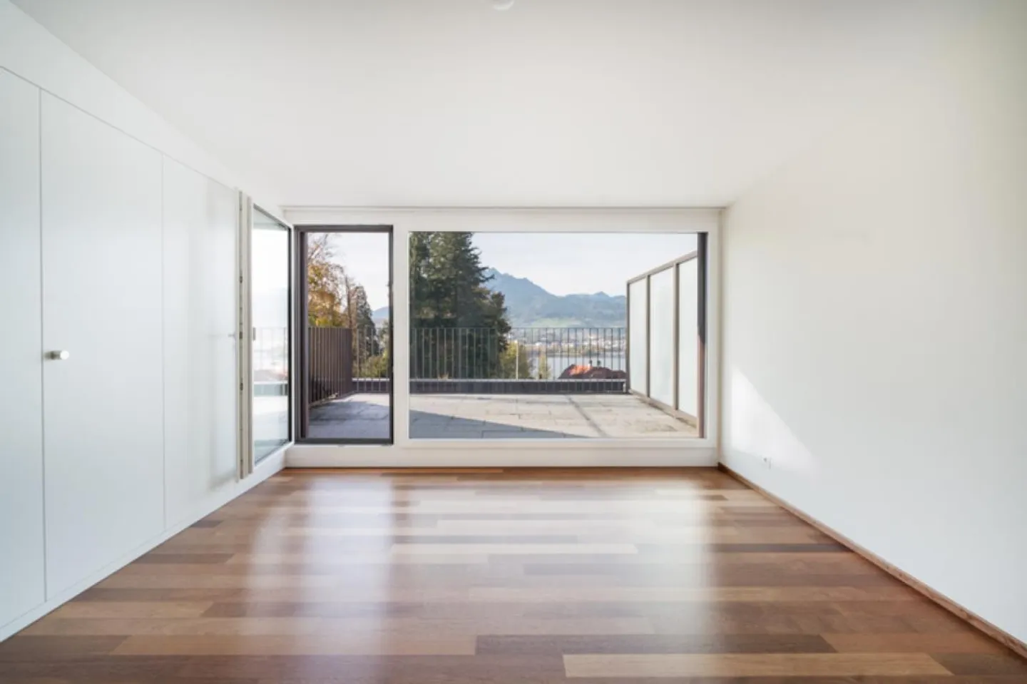 Attika-Traumwohnung mit Seeblick! - Foto 7 von 10