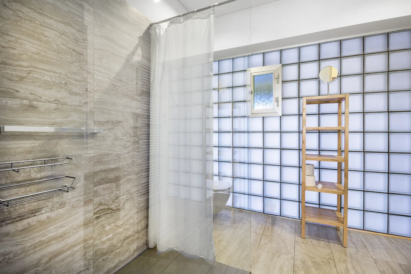 Il tuo rifugio sul Lago Maggiore - centrale, soleggiato e completamente ristrutturato - Foto 5 di 6