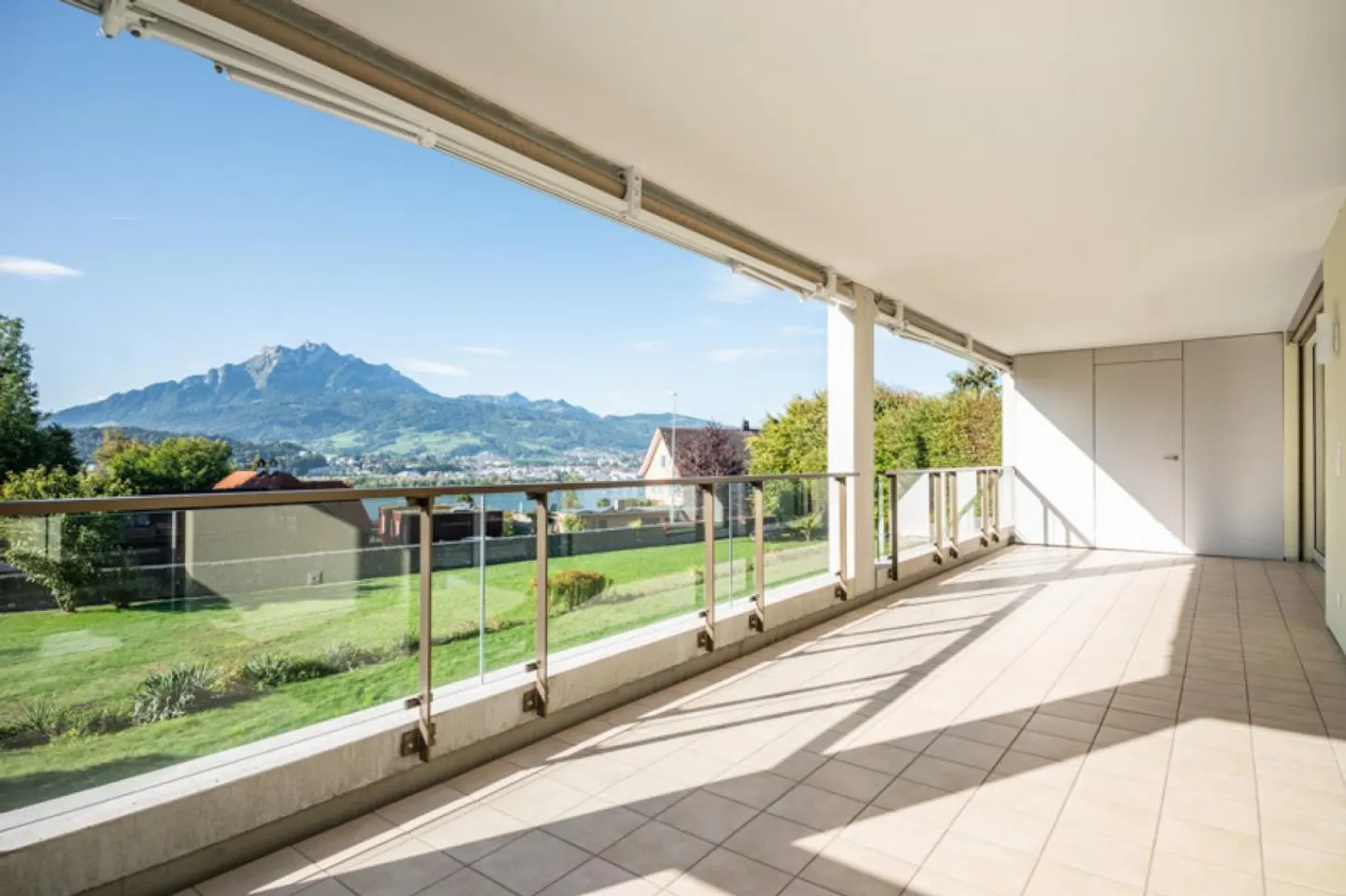 Attika-Traumwohnung mit Seeblick! - Foto 10 von 10