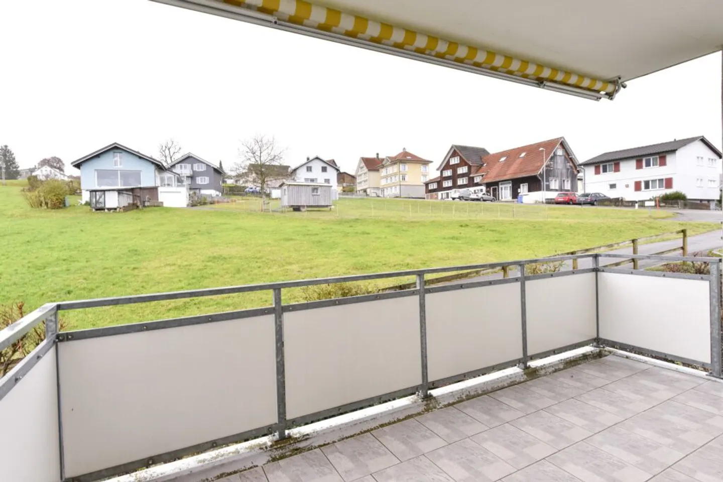 Spacious 4.5 Room Apartment - Photo 2 of 8