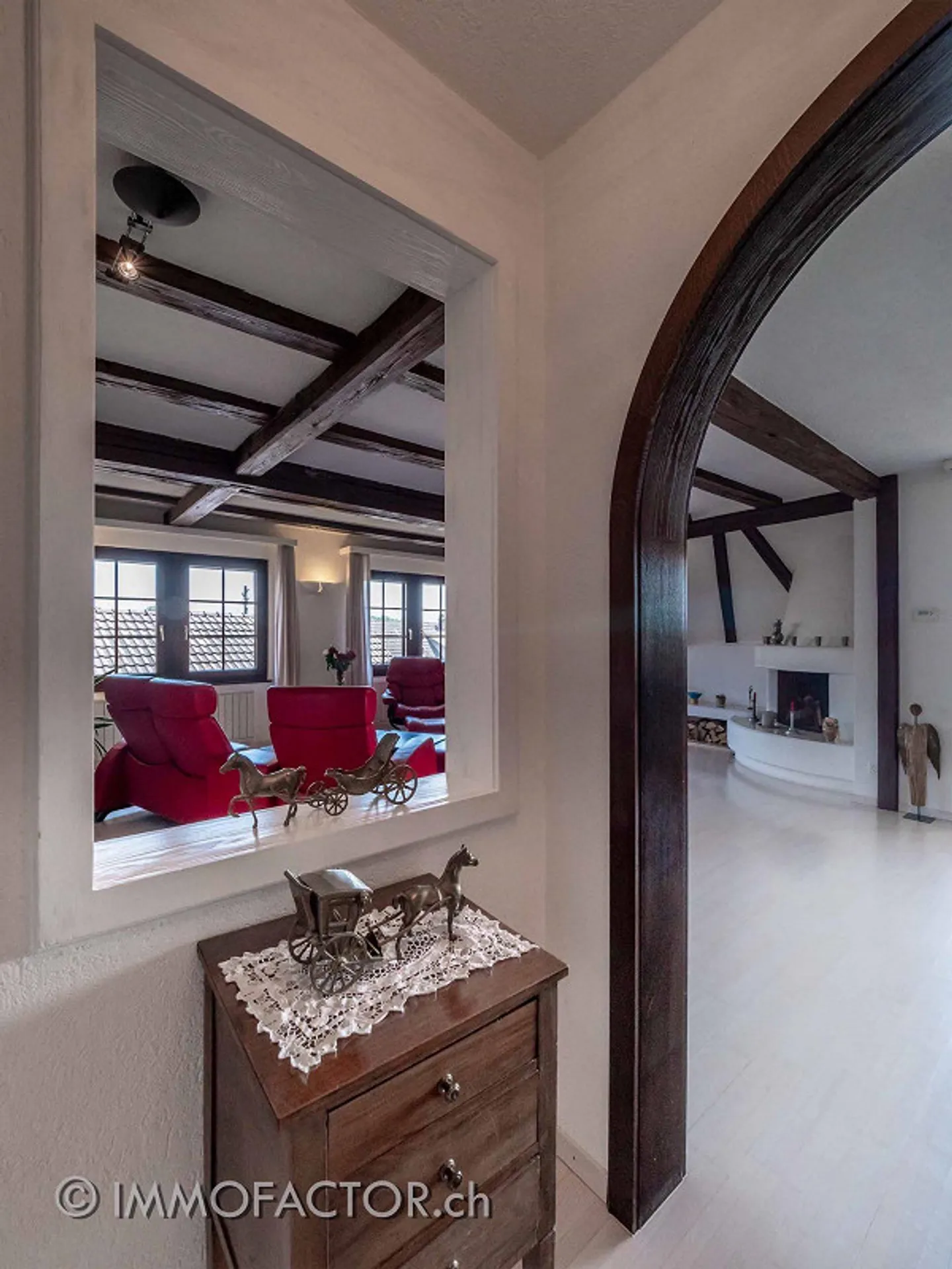 Maison confortable avec beaucoup d'espace, charme ancien et balcon ensoleillé - Photo 3 sur 17
