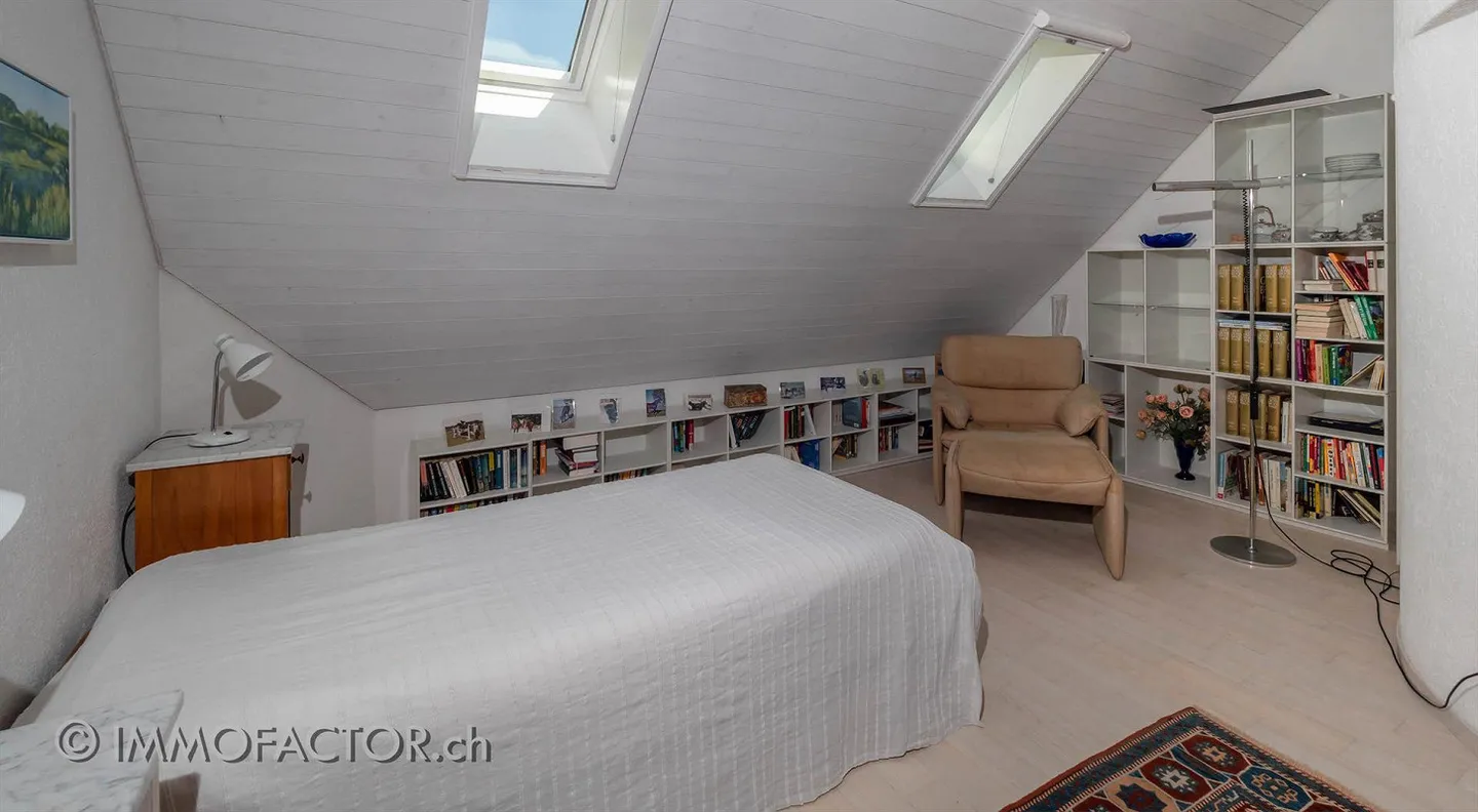 Maison confortable avec beaucoup d'espace, charme ancien et balcon ensoleillé - Photo 10 sur 17