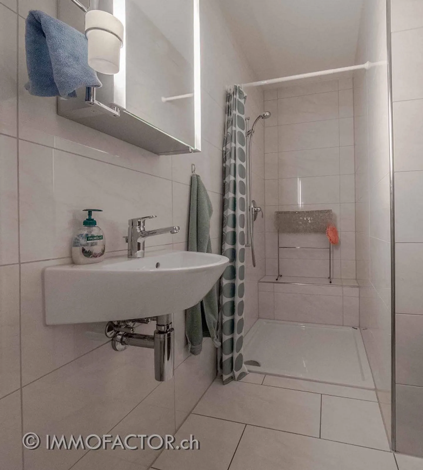 Maison confortable avec beaucoup d'espace, charme ancien et balcon ensoleillé - Photo 15 sur 17