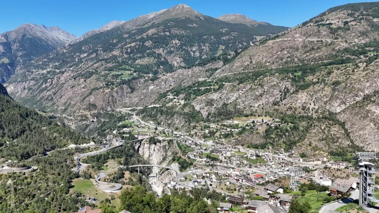 Well-maintained and bright apartment in Staldenried near Visp - Photo 1 of 10