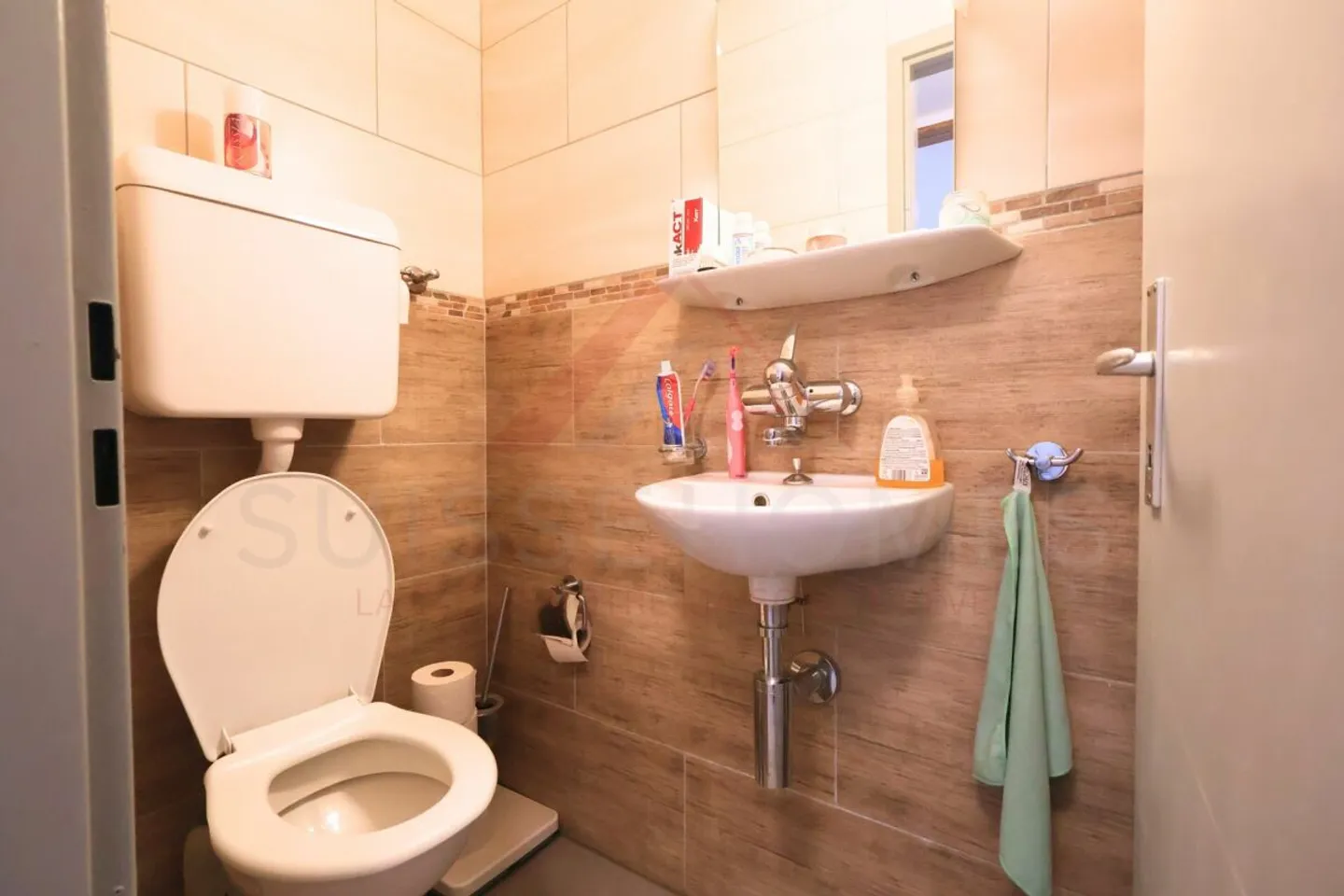 Renoviertes Apartment mit Terrasse - Foto 8 von 9