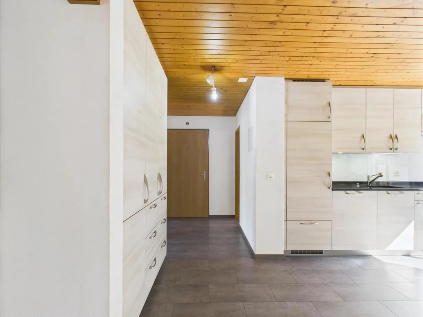 Well-maintained and bright apartment in Staldenried near Visp - Photo 4 of 10