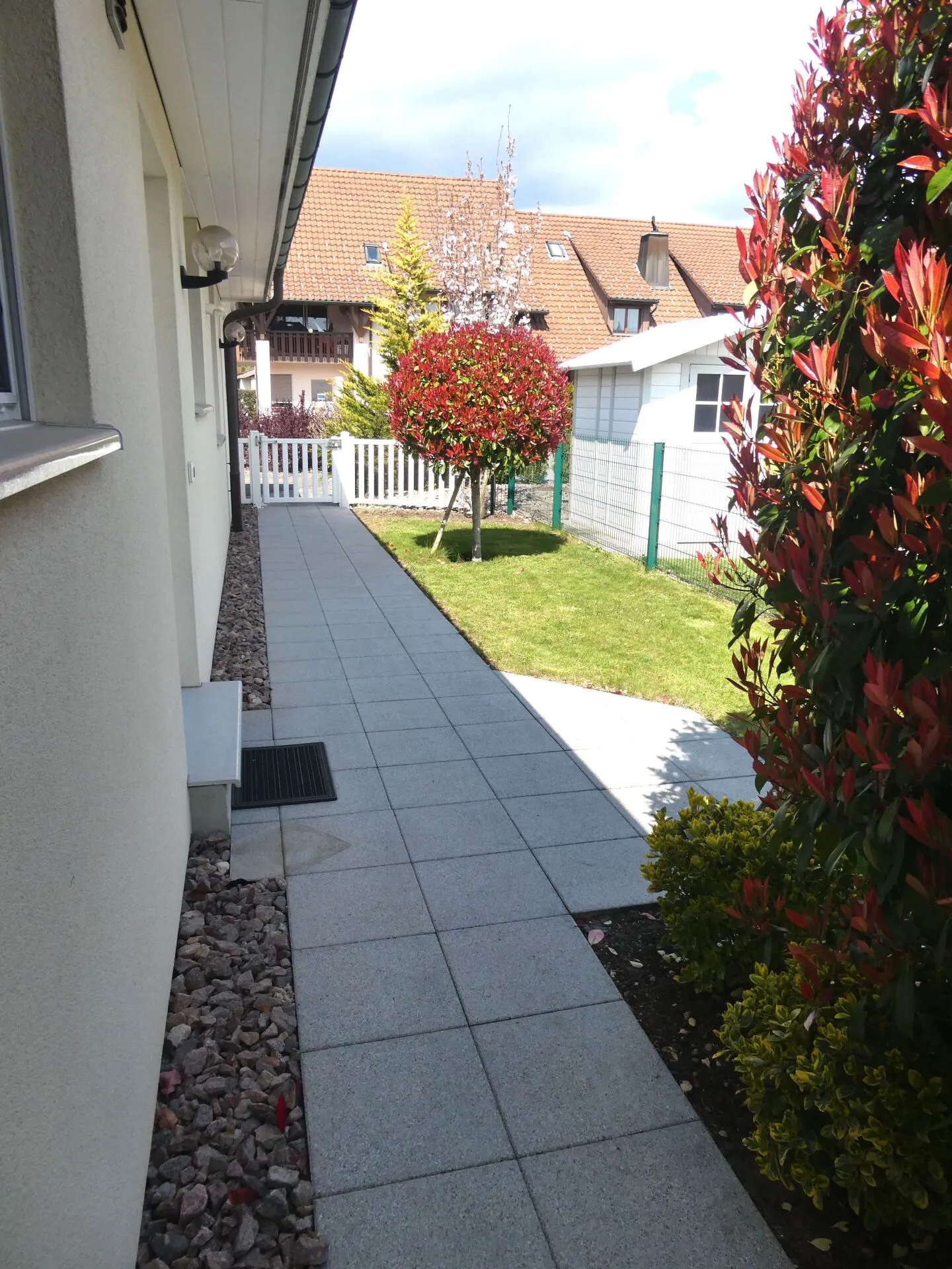 Bungalow indépendant de 4 1/2 pièces avec véranda dans un emplacement ensoleillé et central - Photo 7 sur 17