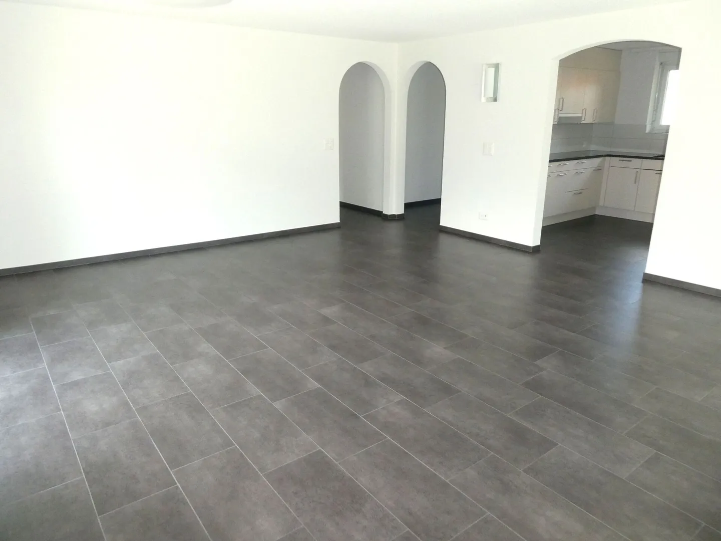 Bungalow indépendant de 4 1/2 pièces avec véranda dans un emplacement ensoleillé et central - Photo 9 sur 17