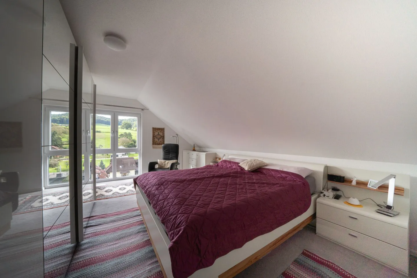 House section with spacious attic apartment and guest apartment with breathtaking view - Photo 6 of 13