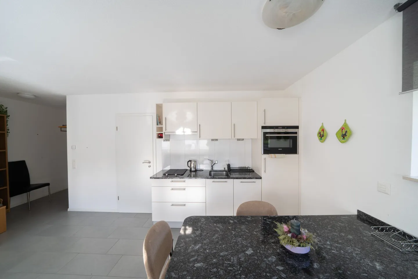 House section with spacious attic apartment and guest apartment with breathtaking view - Photo 8 of 13