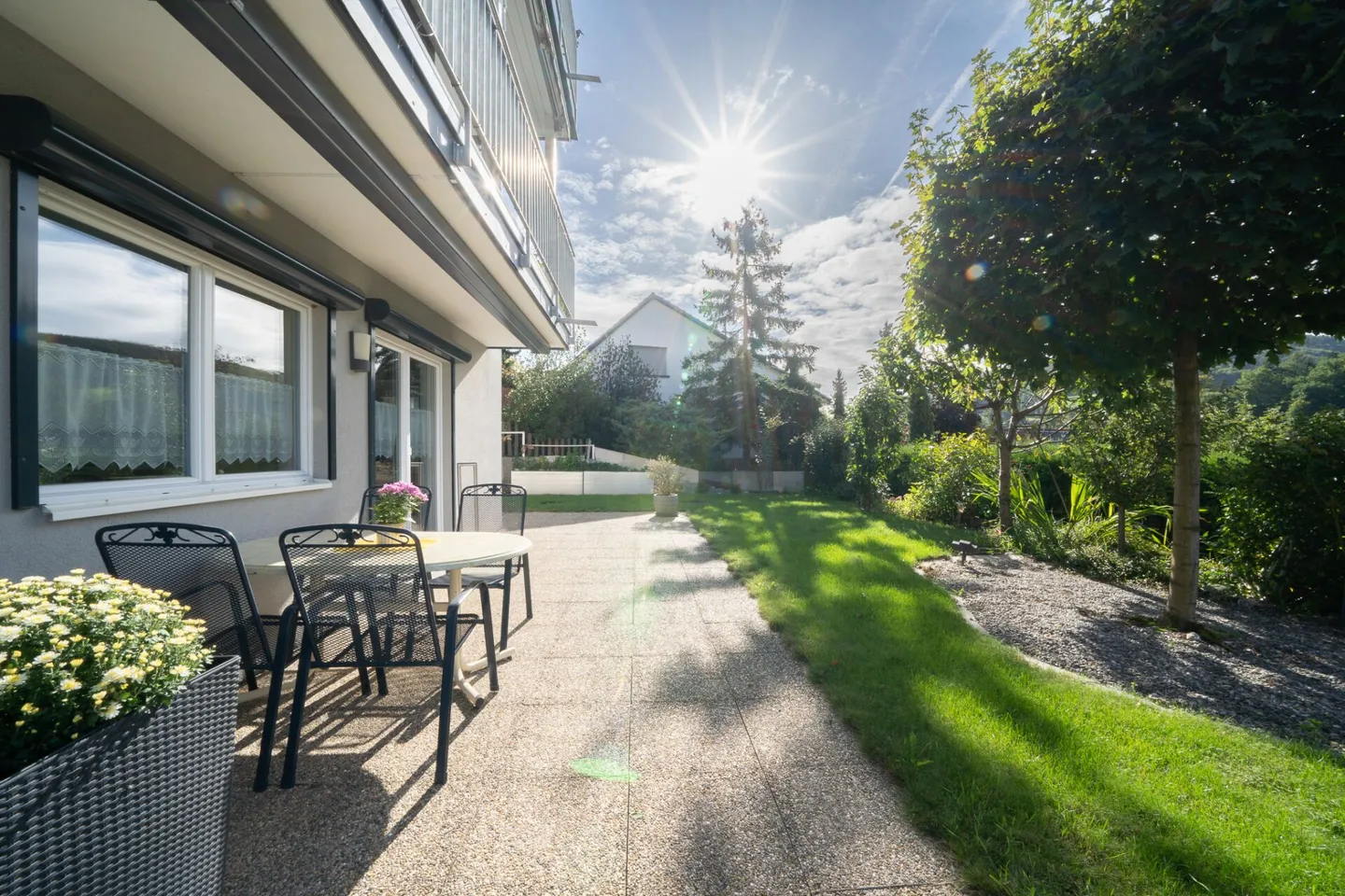 House section with spacious attic apartment and guest apartment with breathtaking view - Photo 10 of 13
