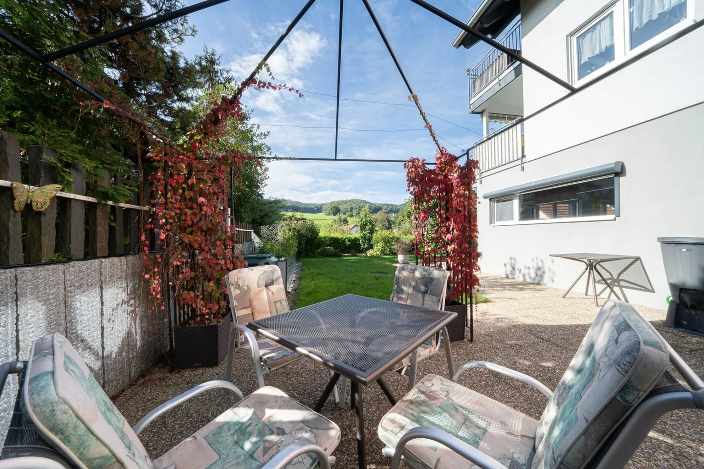 House section with spacious attic apartment and guest apartment with breathtaking view - Photo 12 of 13