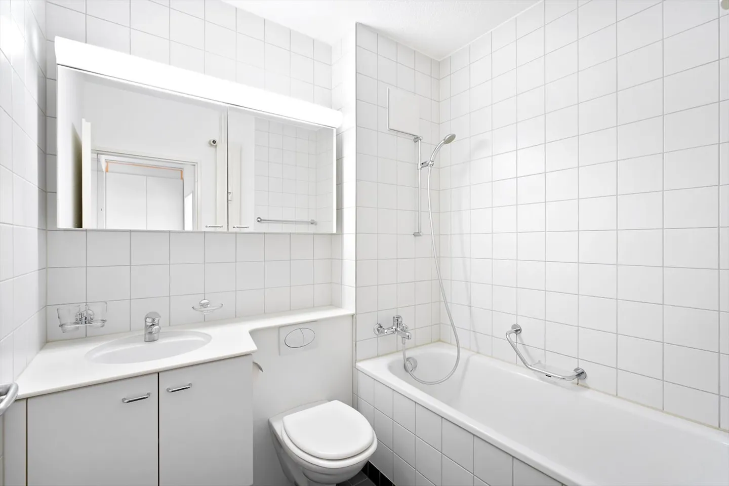 Spacious 3.5 Room Apartment - Photo 3 of 4