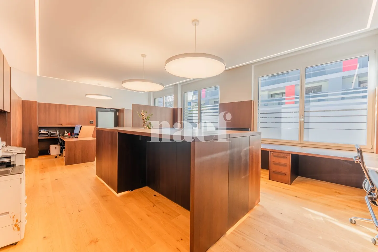 Magnifico ufficio al piano terra, completamente arredato, in vendita a Bulle - Foto 3 di 10