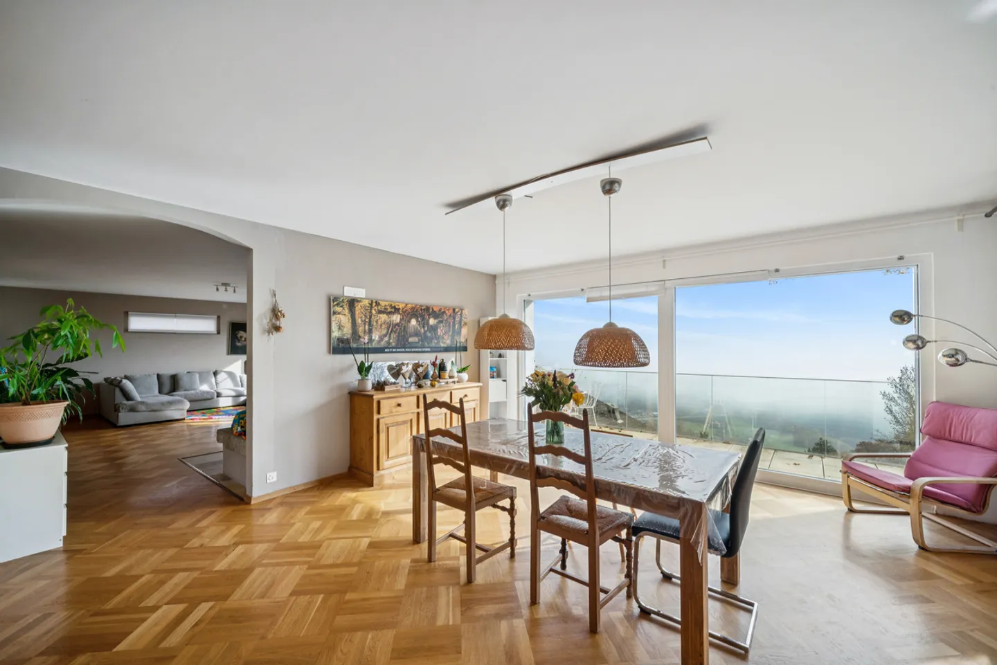 Spacieux appartement avec vue sur les Alpes - Photo 1 sur 14