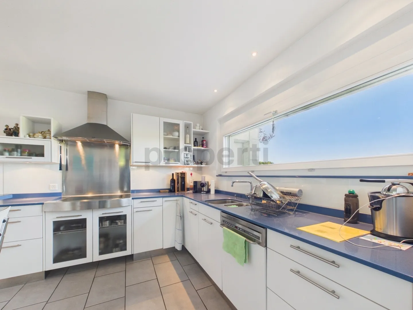 Modern 6.5-room single-family house with spacious garden, Hagenbuch ZH - Photo 6 of 13